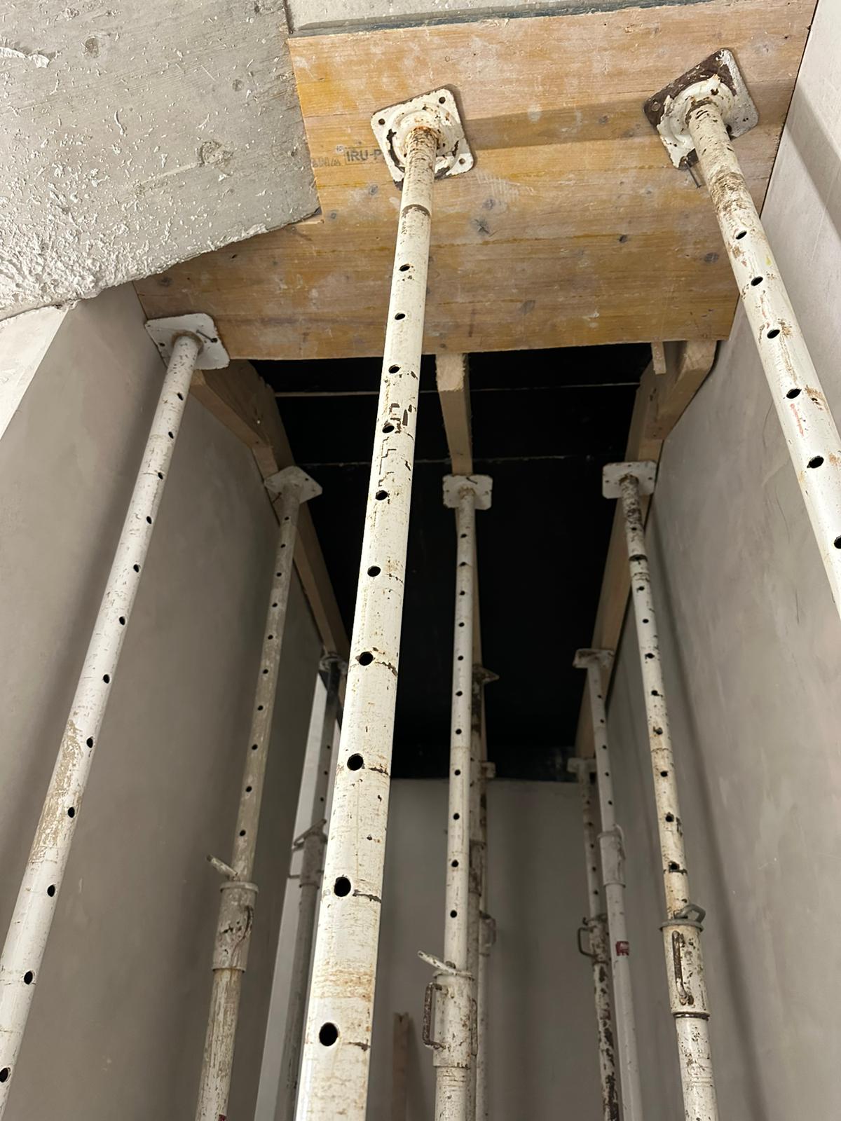 Execução de cofragem em betão