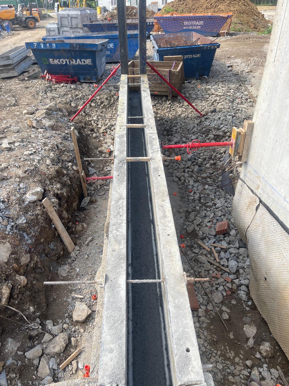 Fase final de carpintaria de cofragem